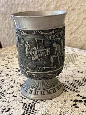 SKS Design German Pewter Beaker Cup Am Brunnen vor dem Tore Relief Scene